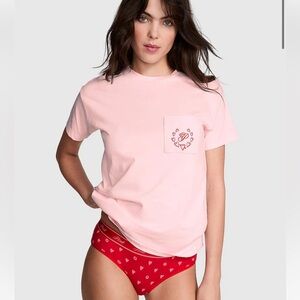 🆕 PINK Victoria's Secret VDay Heart Pocket Short Sleeve Campus Tee Sz XXL